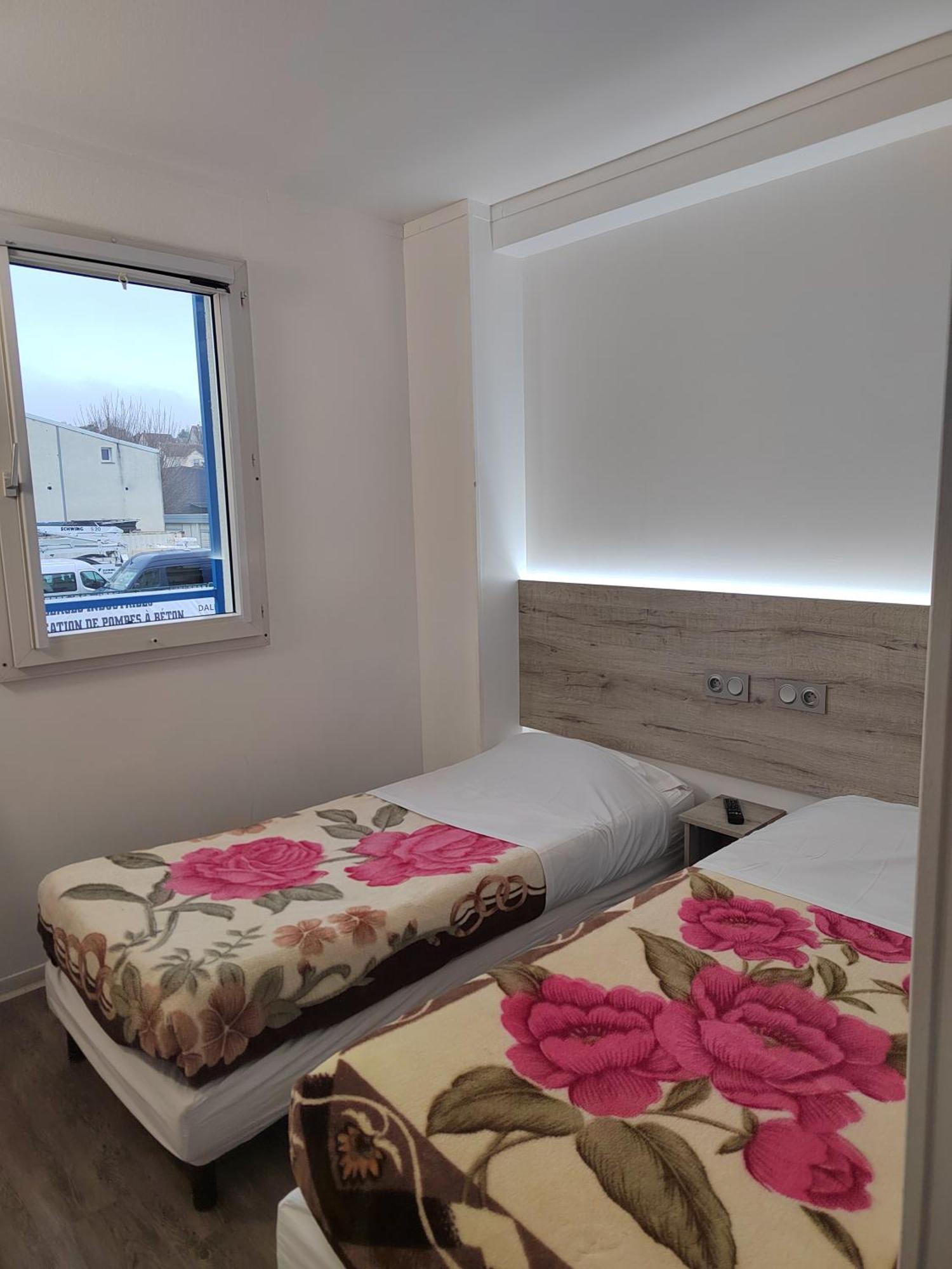 Bouafle Alpha Hotel מראה חיצוני תמונה
